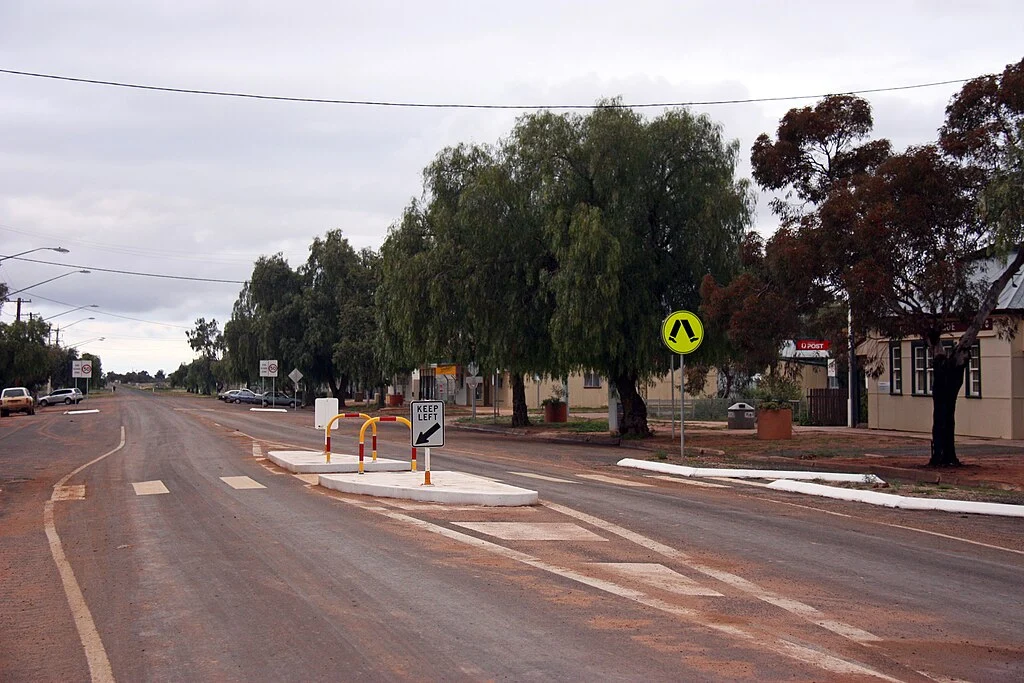 Cobb_Highway_in_Ivanhoe.webp