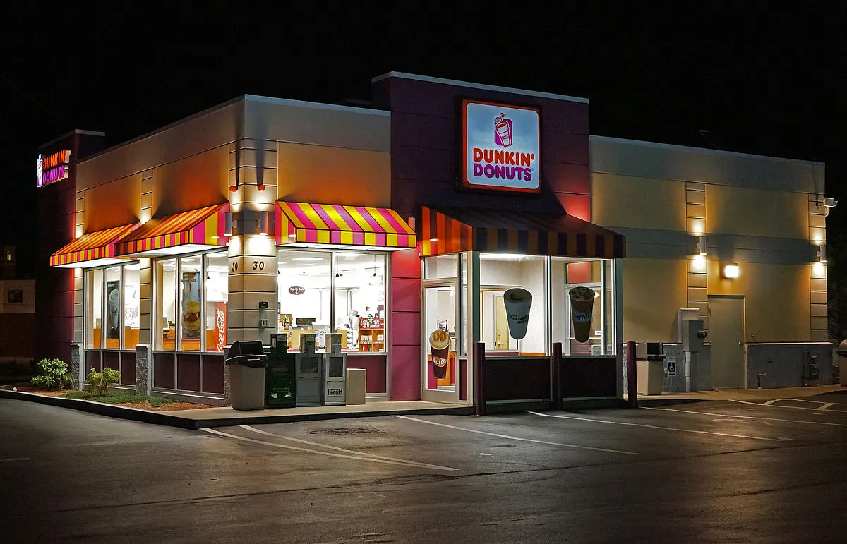 Dunkin_Donuts_shop.webp