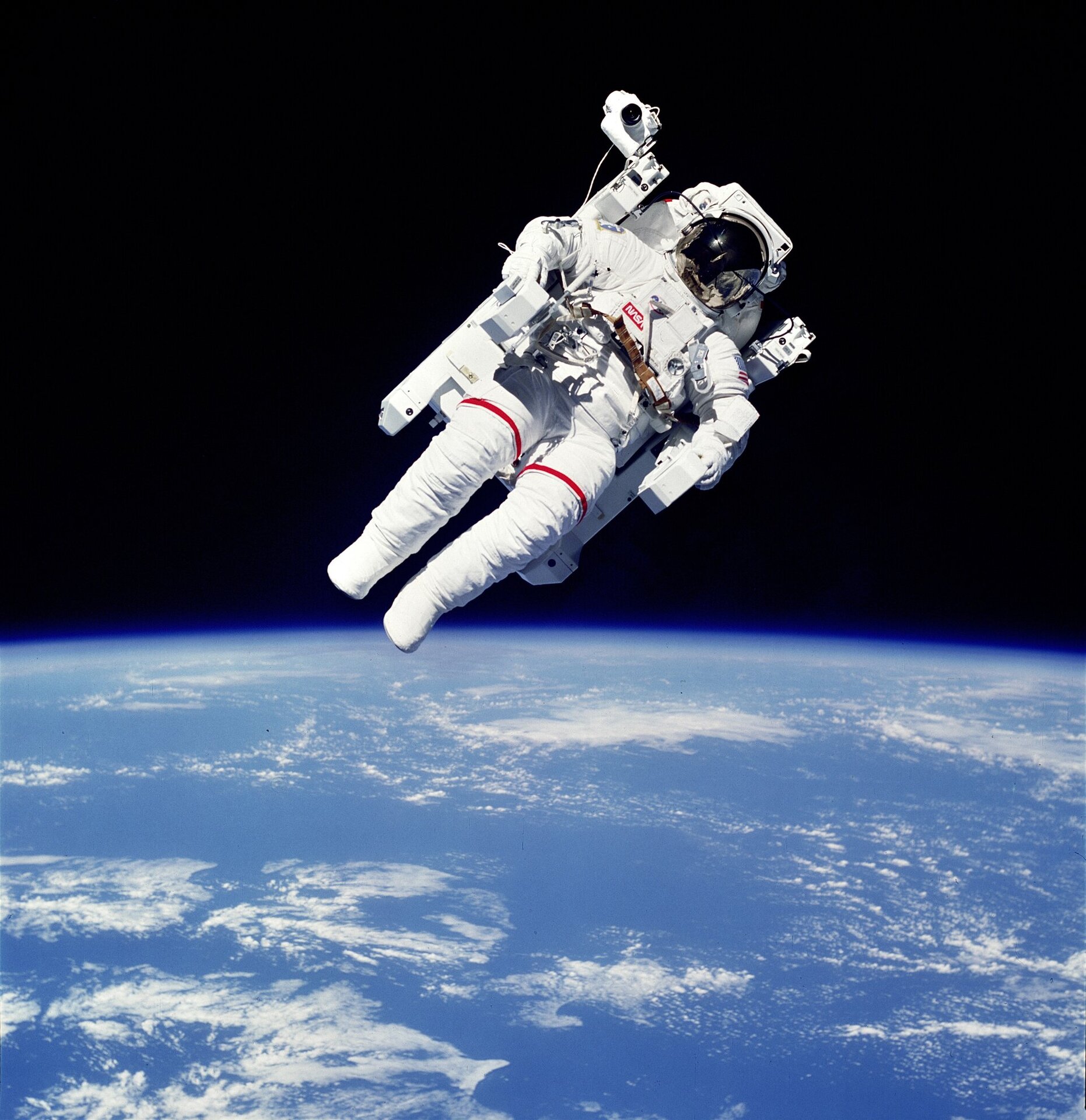 Mission_Specialist_Bruce_McCandless_II_uses_MMU_on_STS-41B_pillars.jpg