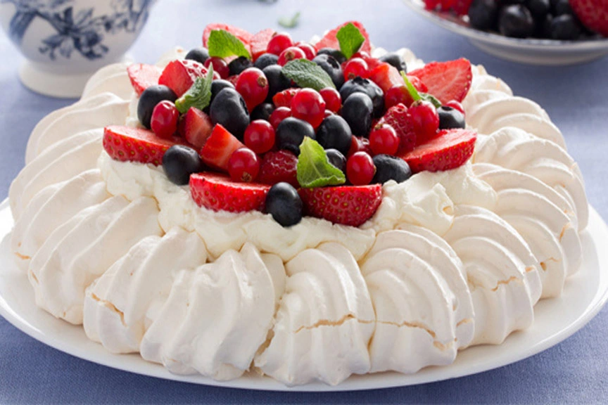 Pavlova-Dessert.webp