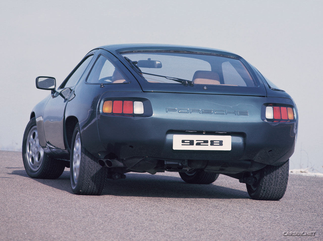 porsche-928-04.jpg