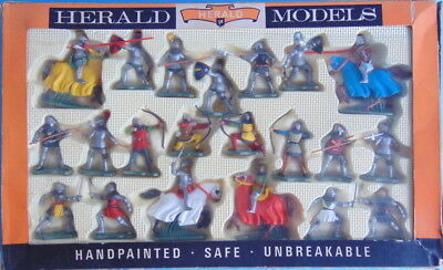 Rare-vintage-boxed-7409-BRITAINS-HERALD-KNIGHTS-21.jpg