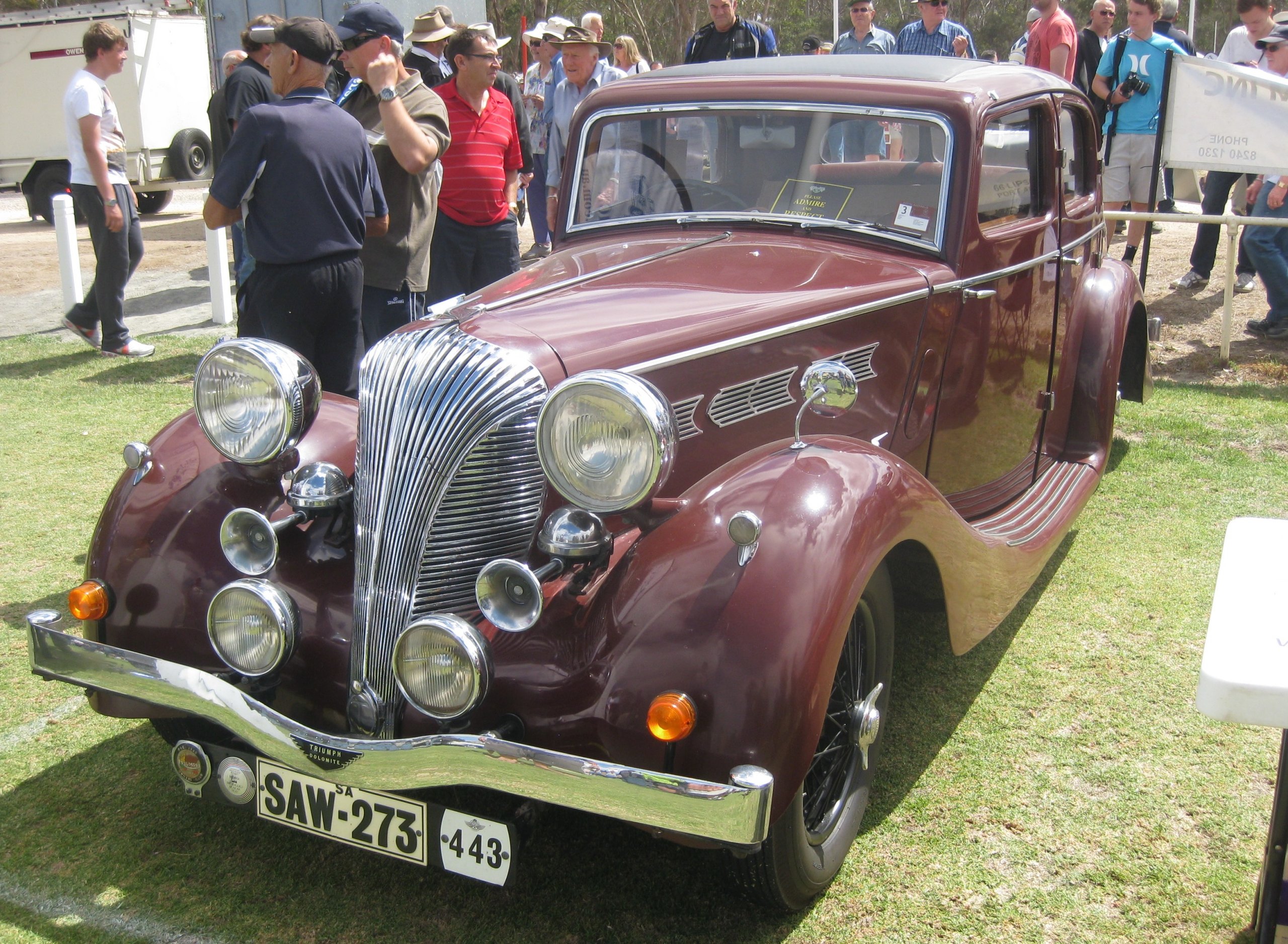 Triumph_Dolomite_Saloon_1938_(1).jpg