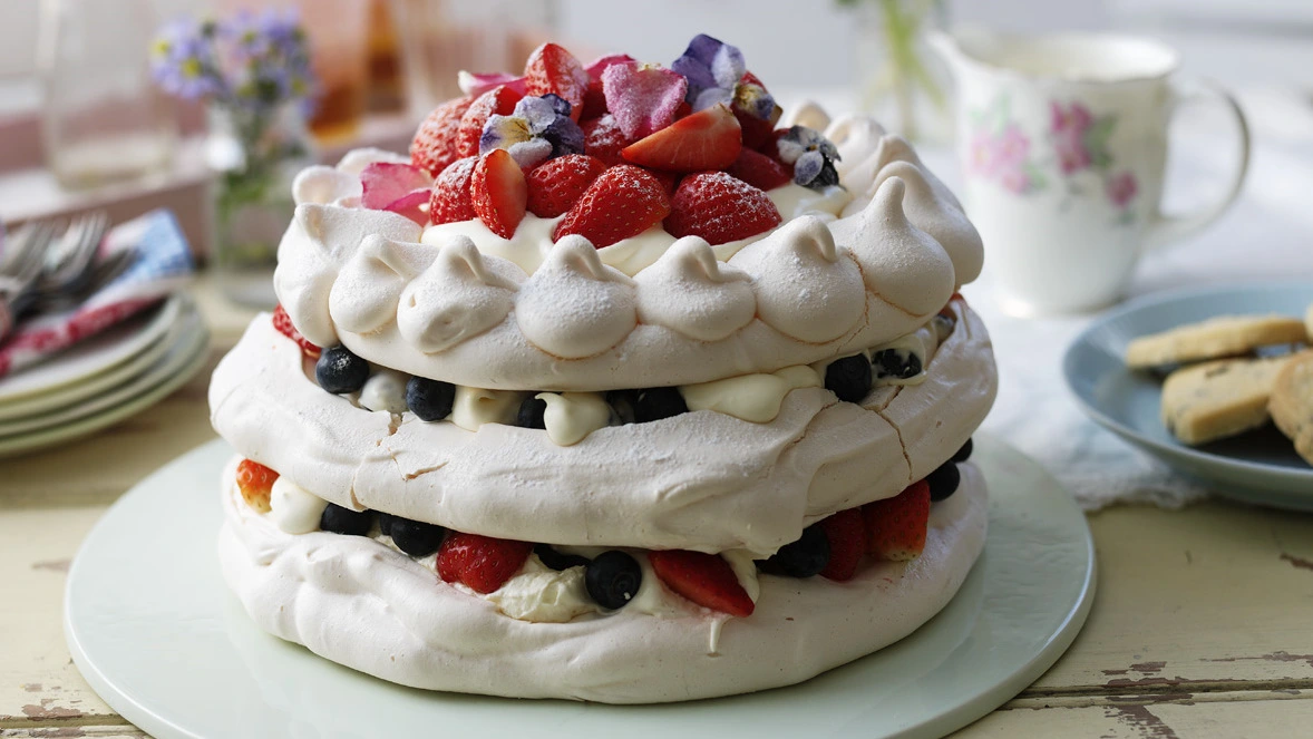 crown_layered_pavlova_80809_16x9.webp