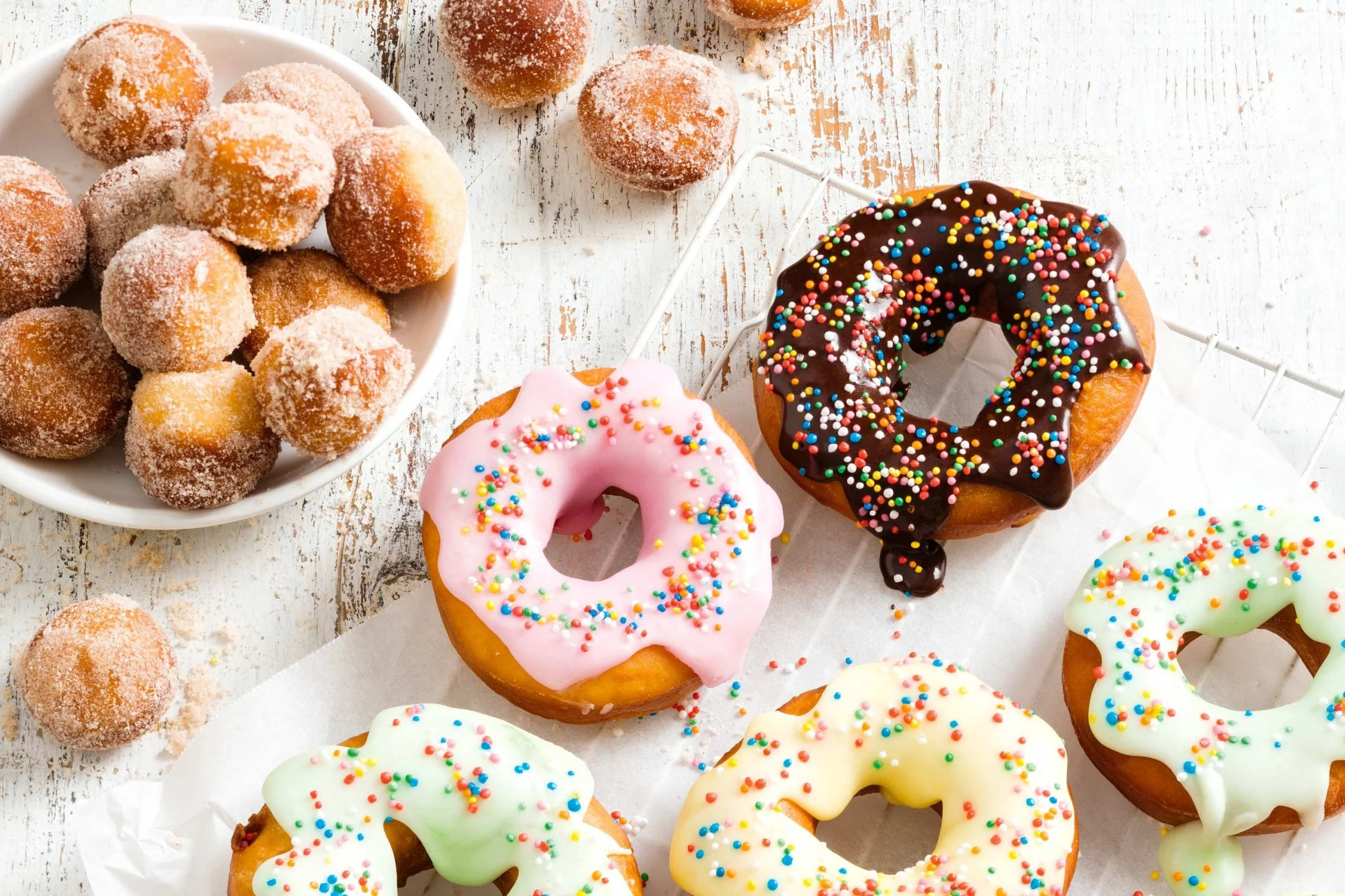 iced-doughnuts-and-cinnamon-doughnut-holes-104029-1.webp