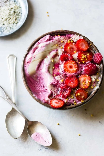 Hibiscus-berry smoothie bowl.webp