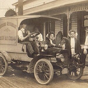 1906-07 Reo Icecream truck