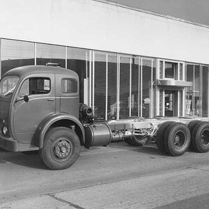 Tandem cabover