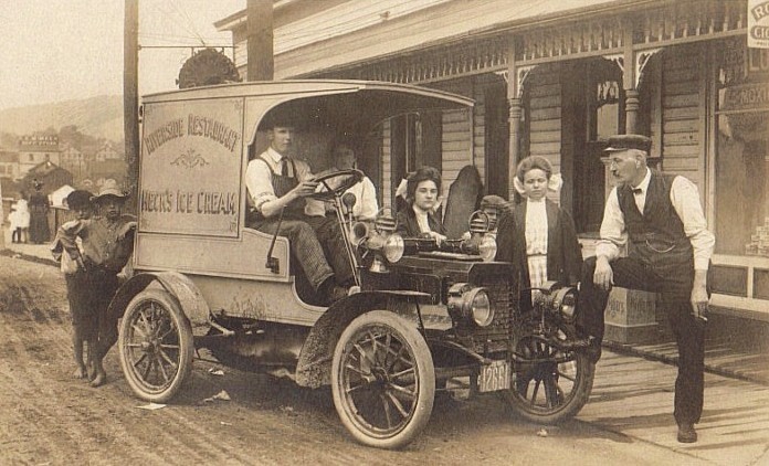 1906-07 Reo Icecream truck