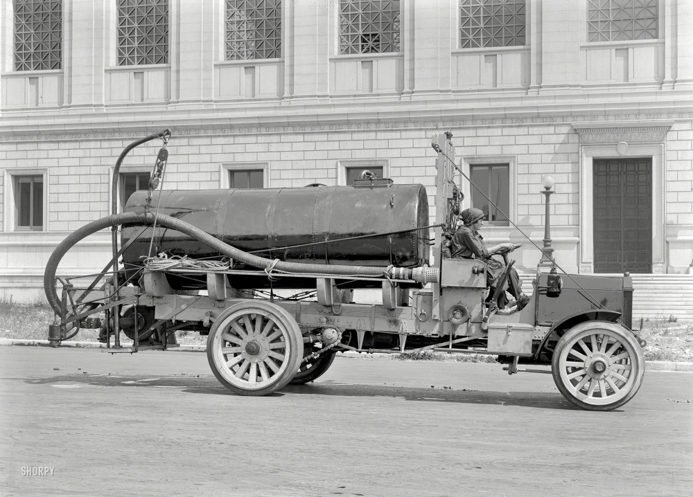 1919 Peerless Tank Truck