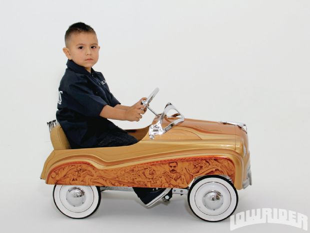 Cruisin' the barrio in style