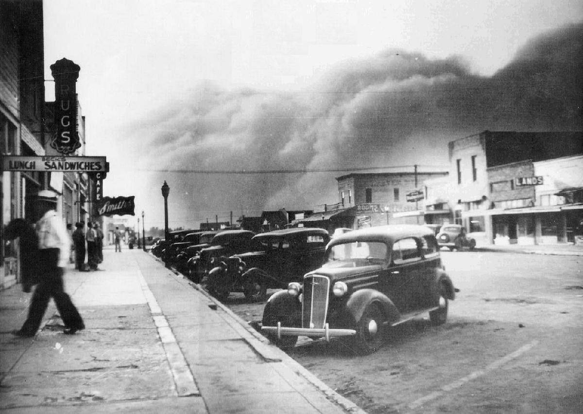 Dust storm in Elkhart Kansas 1937