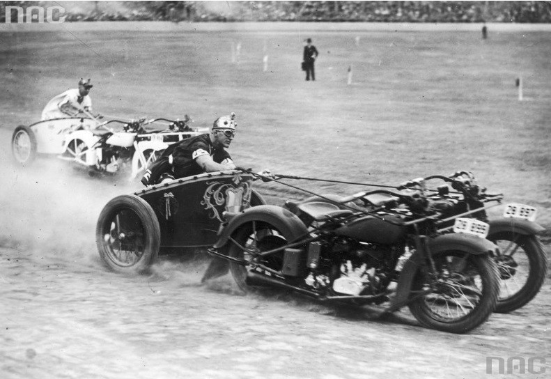 Motorcycle Chariot Racing