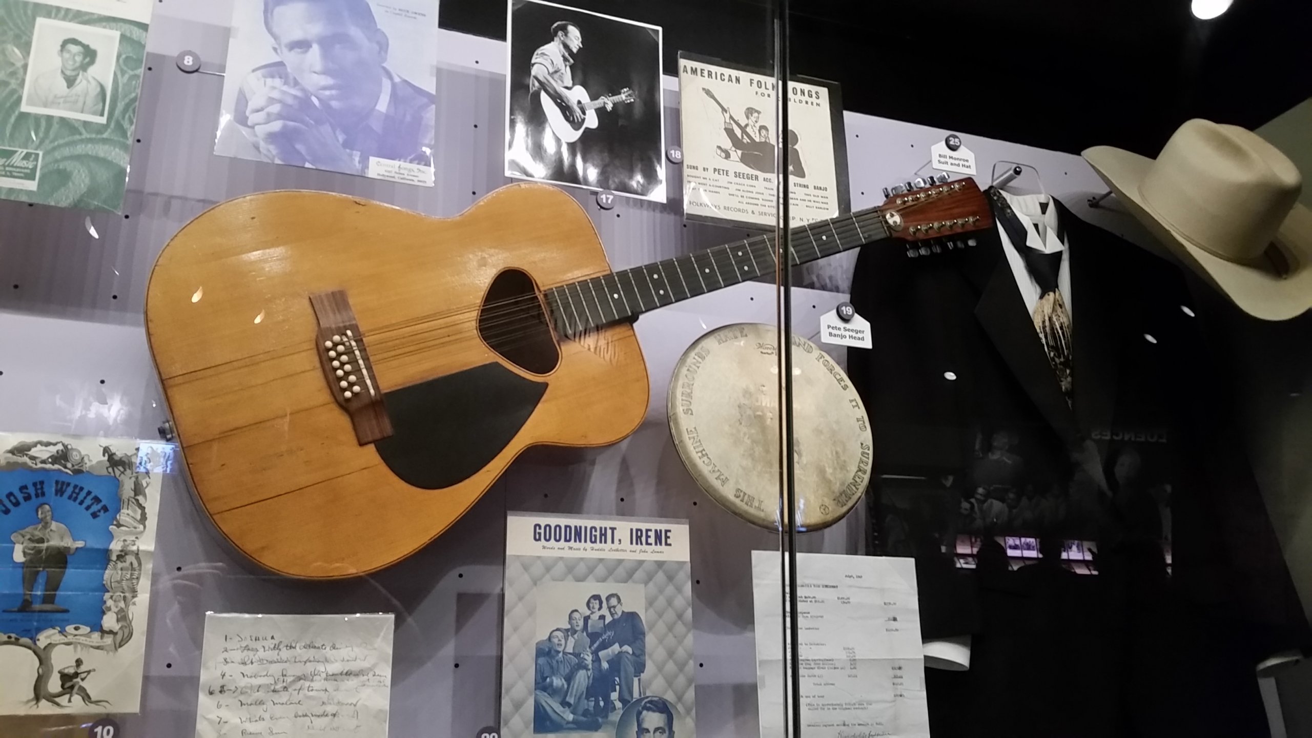 Pete Seeger 12 String And Banjo Head