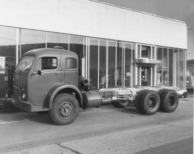 Tandem cabover