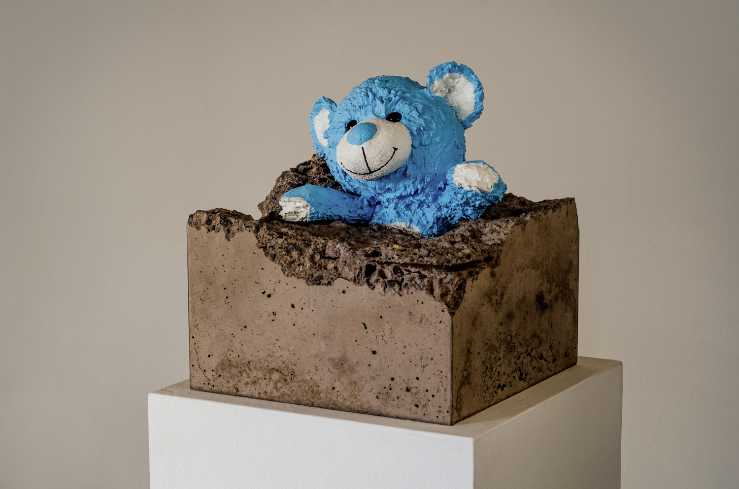 Teddy-Bears-sculpture-by-Amarist-studio-4.jpg