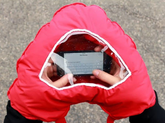 These Texting Mittens Have a Transparent Window To Use Your Phone In The  Cold