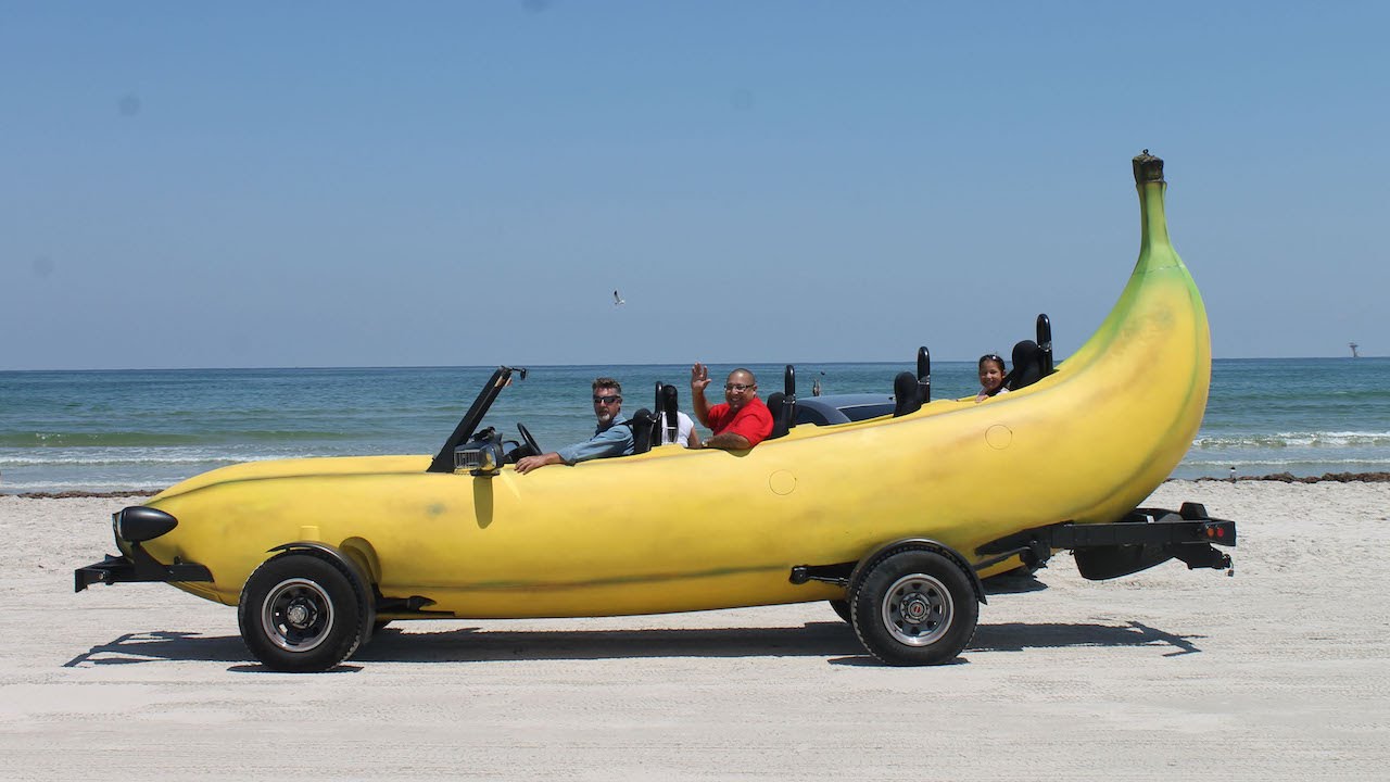 Banana Car: Inventor Turns Pick-Up Truck Into Driveable Banana - YouTube