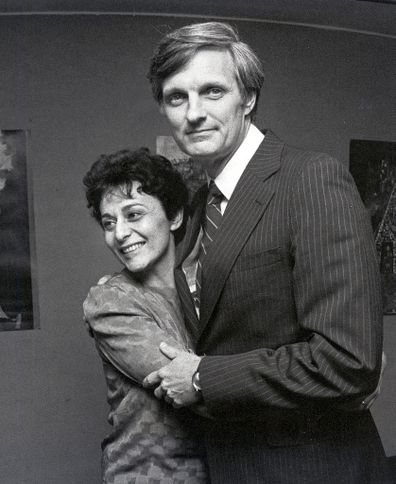 MASH actor Alan Alda's 65-year marriage began with a dropped cake - 9Honey