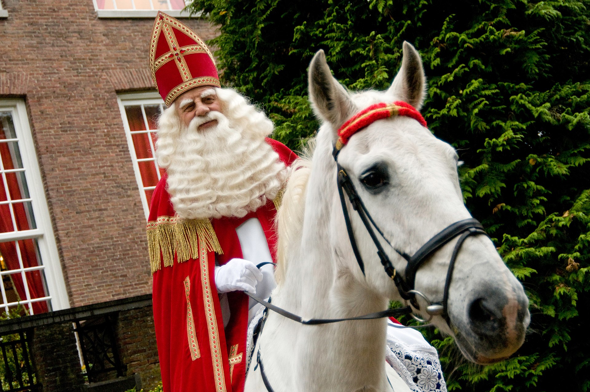 1920px-Amerigo_with_Sinterklaas_2008.jpg