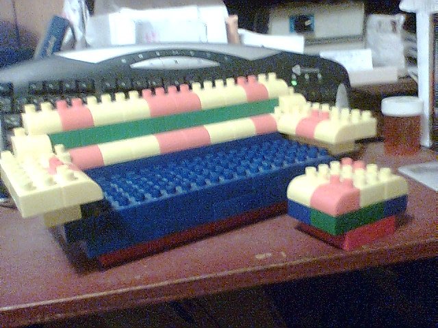 lego-sofa-20101117_orig.jpg