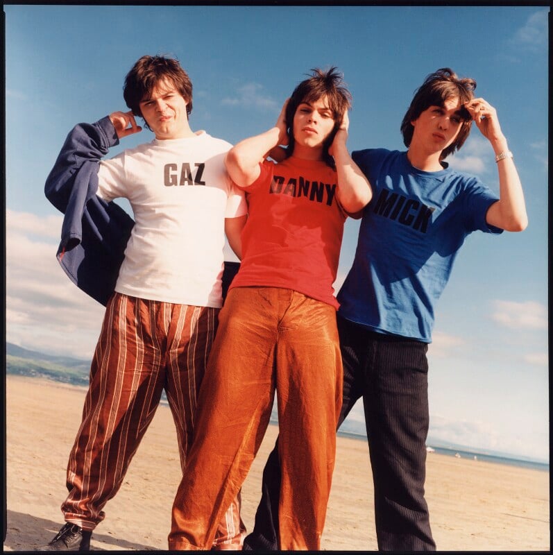 NPG x76680; Supergrass (Mickey Quinn; Gaz Coombes; Danny Goffey) - Portrait  - National Portrait Gallery