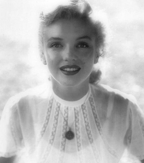 Marilyn%20Monroe%20innocence%20loveliness%20vulnerability.jpg