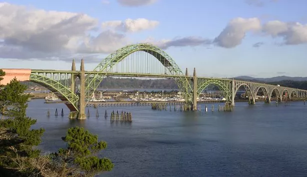 Yaquina-Bay-Bridge.jpg