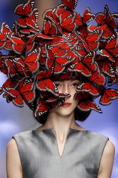 605245f9c1b247c19d14a7df010eb642--philip-treacy-crazy-hats.jpg