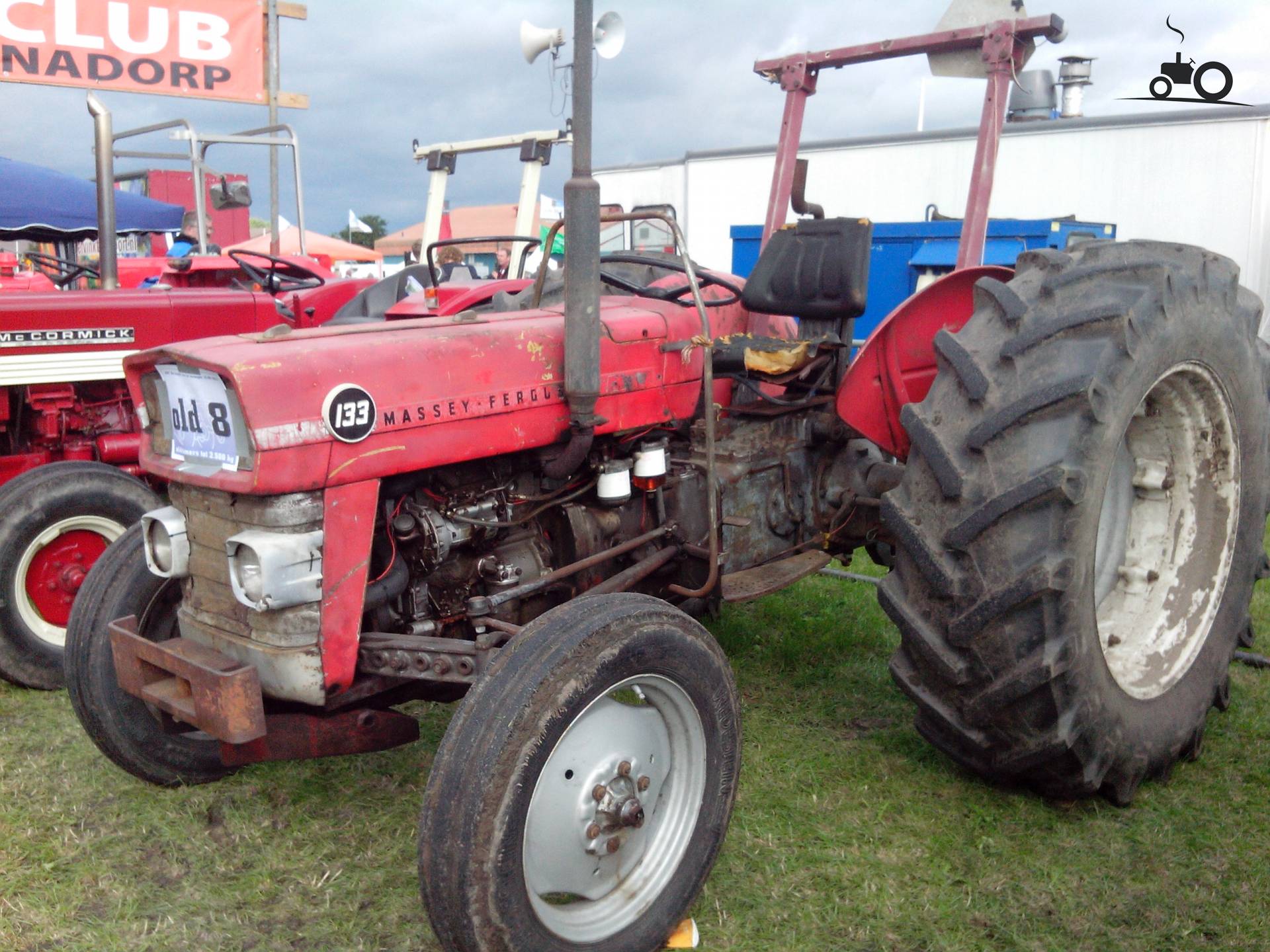 792527-133-massey-ferguson.jpg