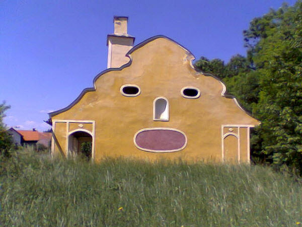 30 Photos of Unusual Houses with Human Faces - Hongkiat