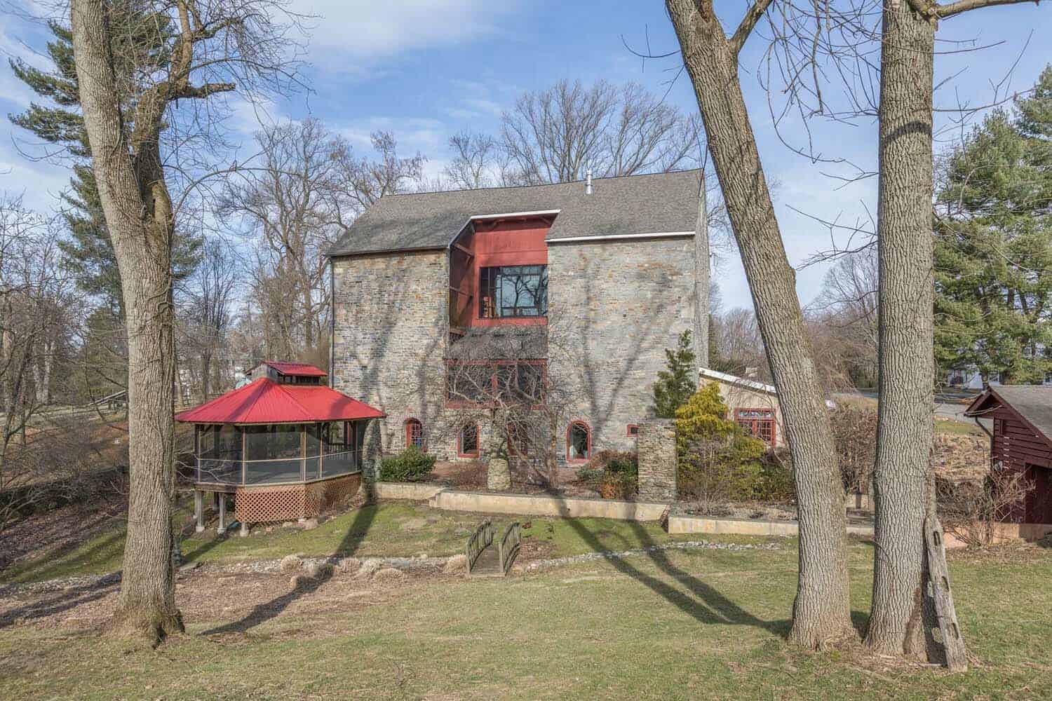 House Tour: An old barn in Pennsylvania gets a refreshing renovation